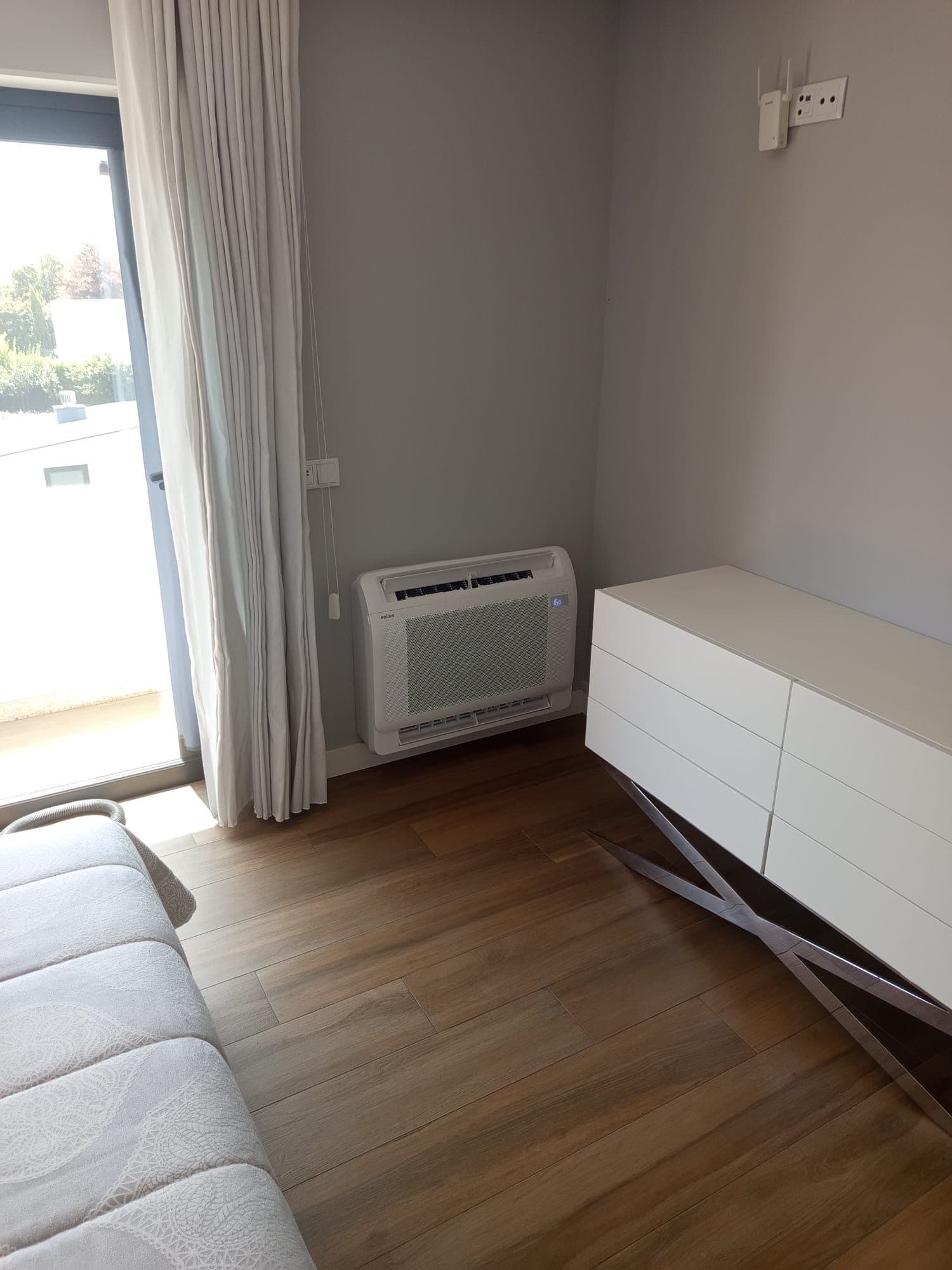 Ar condicionado de consola em quarto