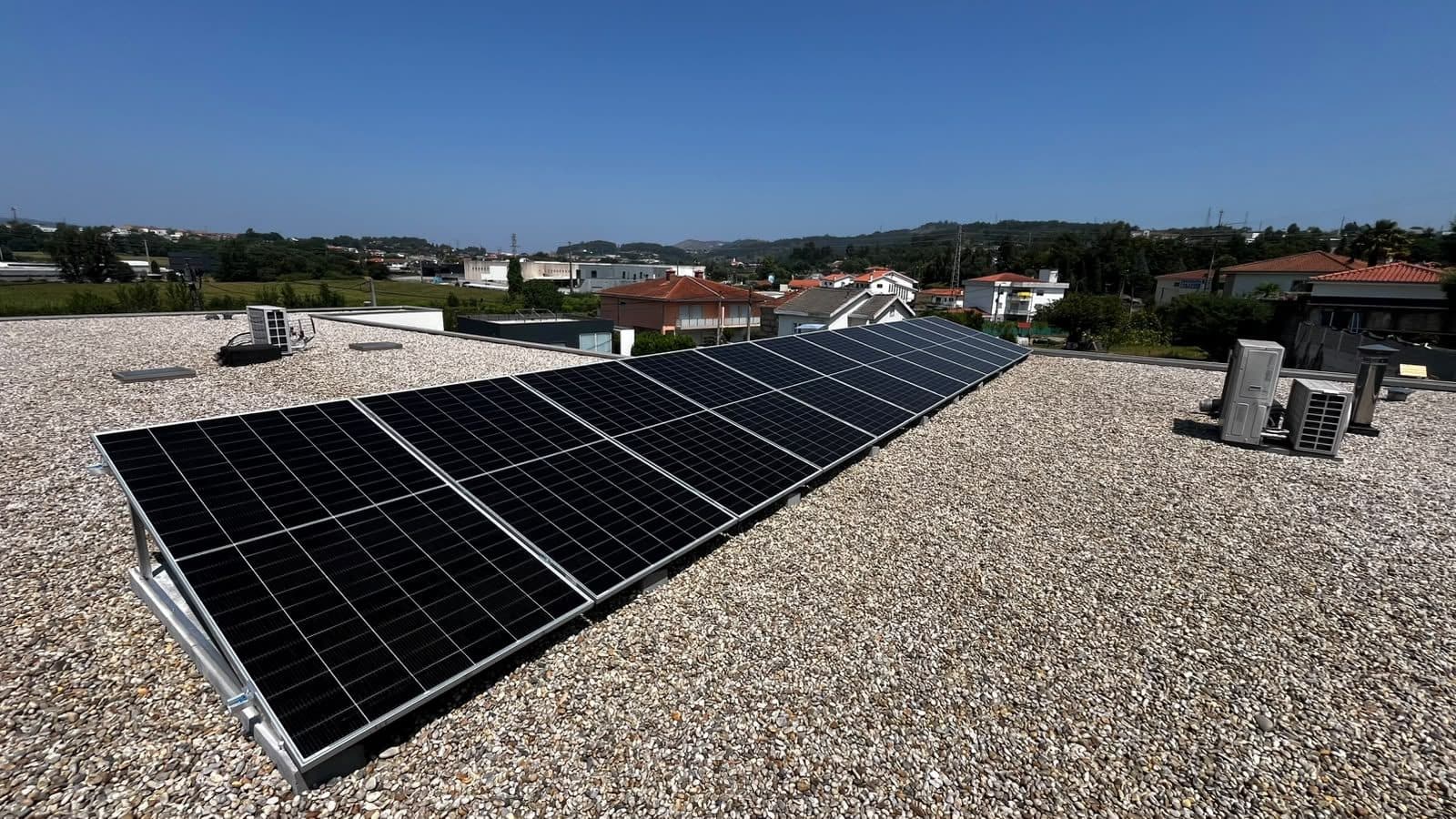 Fotovoltaico em cobertura plana, Vila de Ponte